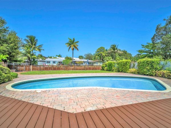 800 SW 8th Ter, Fort Lauderdale, FL 33315