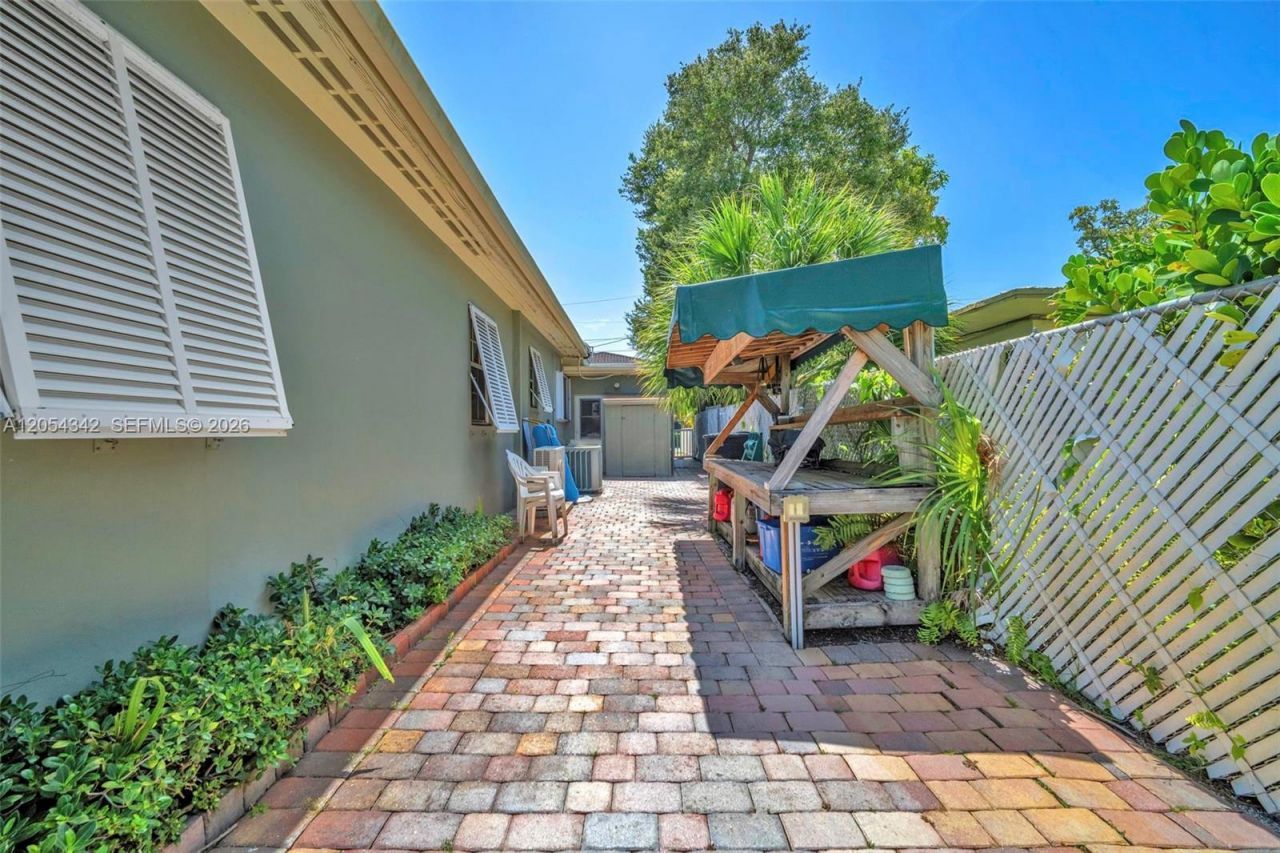 800 SW 8th Ter, Fort Lauderdale, FL 33315 Photo