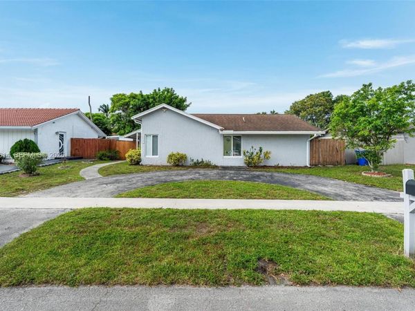 8250 SW 3rd Pl , North Lauderdale, FL 33068
