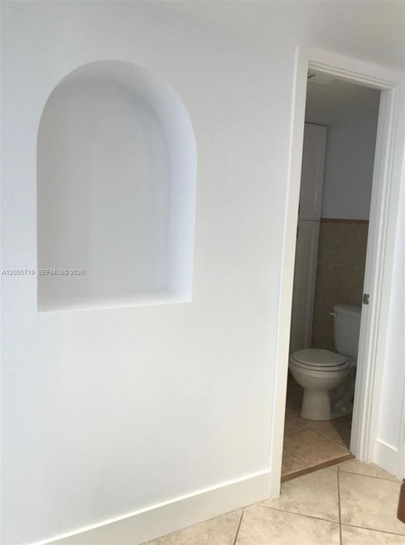 11930 N Bayshore Dr , Unit 1006, North Miami, FL 33181 Photo