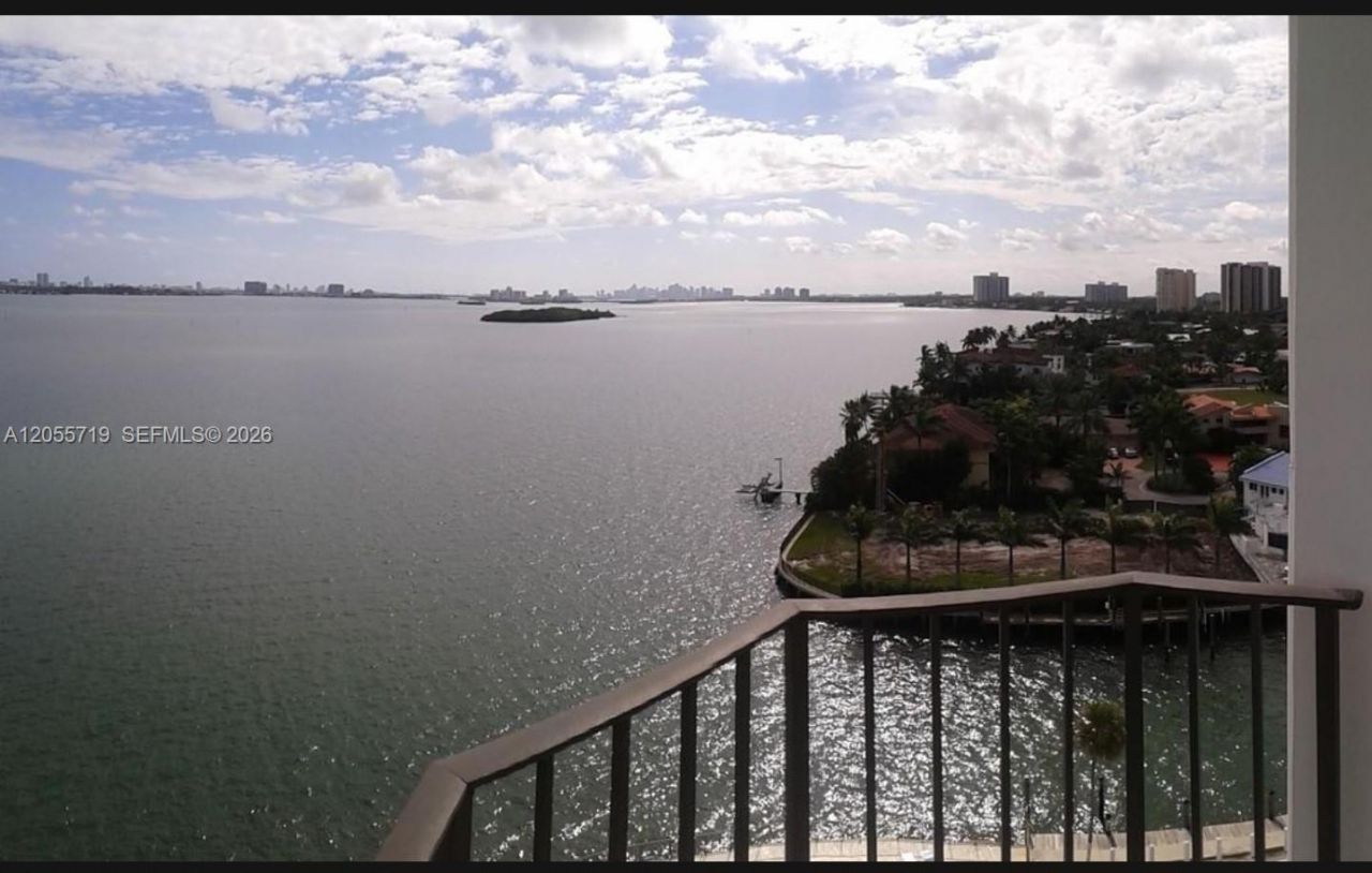 11930 N Bayshore Dr , Unit 1006, North Miami, FL 33181 Photo