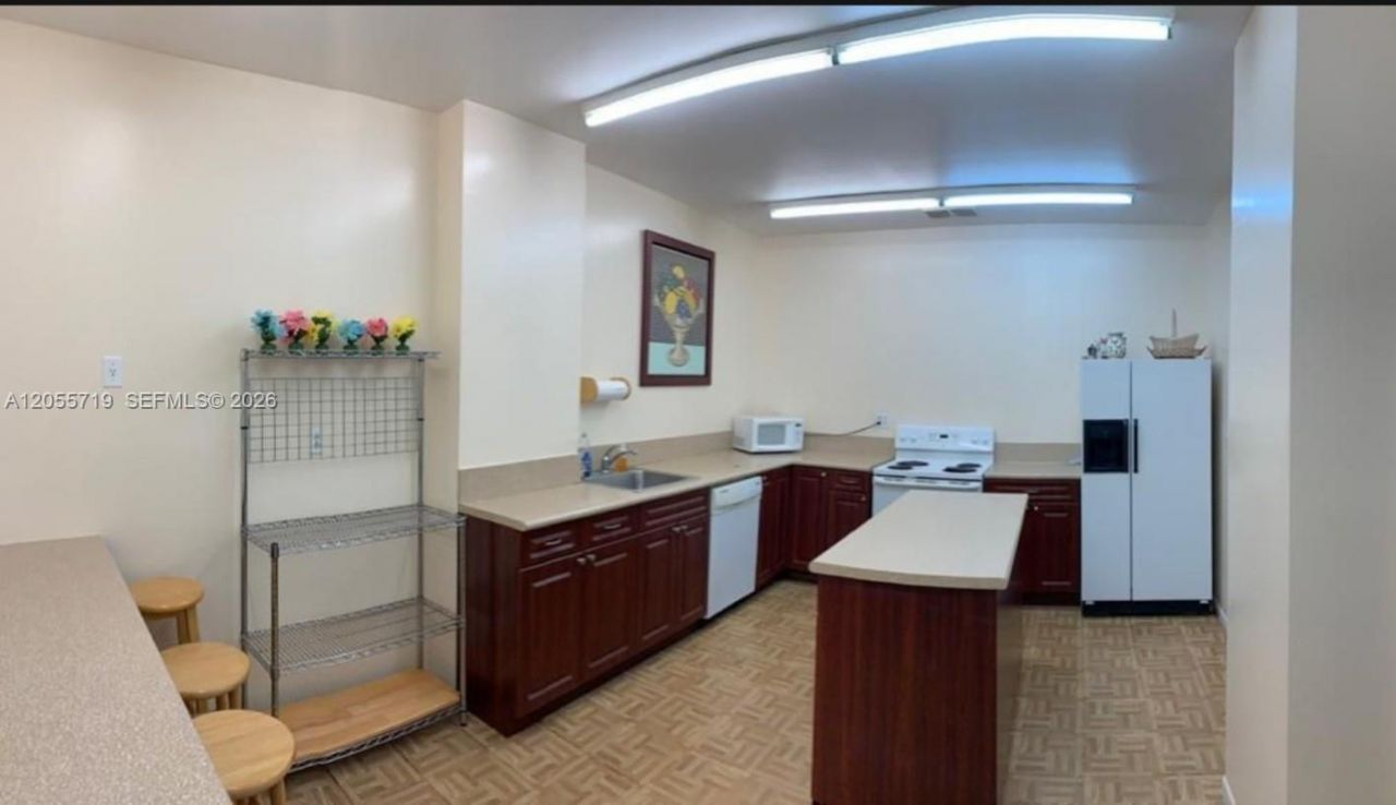 11930 N Bayshore Dr , Unit 1006, North Miami, FL 33181 Photo