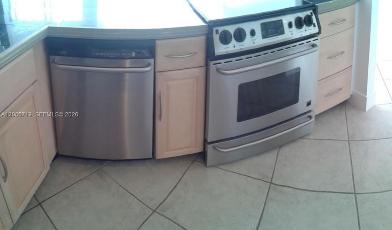 11930 N Bayshore Dr , Unit 1006, North Miami, FL 33181 Photo