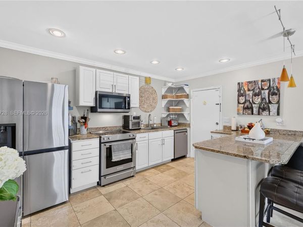 2220 NE 68th St , Unit 1012, Fort Lauderdale, FL 33308