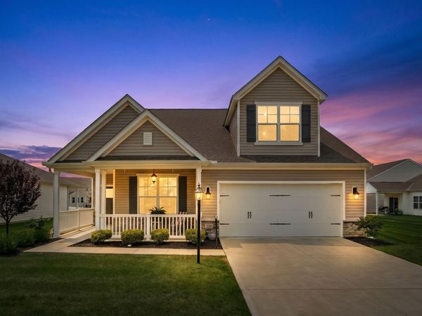 252 Woodland Sky Drive , Pataskala, OH 43062