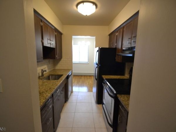 121 Grove St, Unit 3, Clifton, NJ 07013