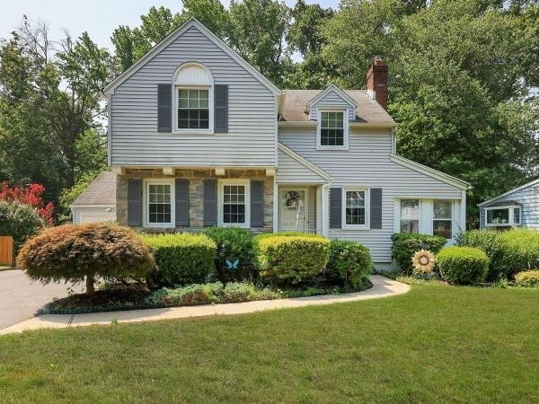 11 Munsee Dr, Cranford, NJ 07016