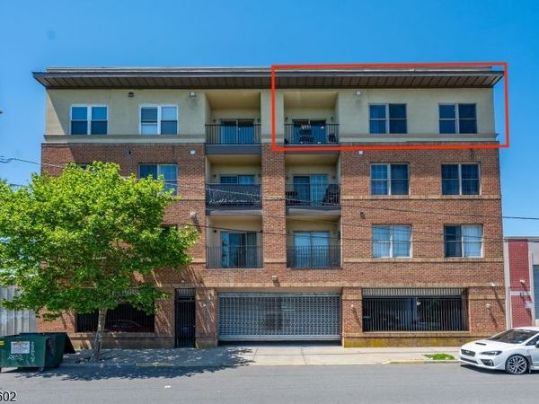 15 Tichenor Ln, Newark, NJ 07114