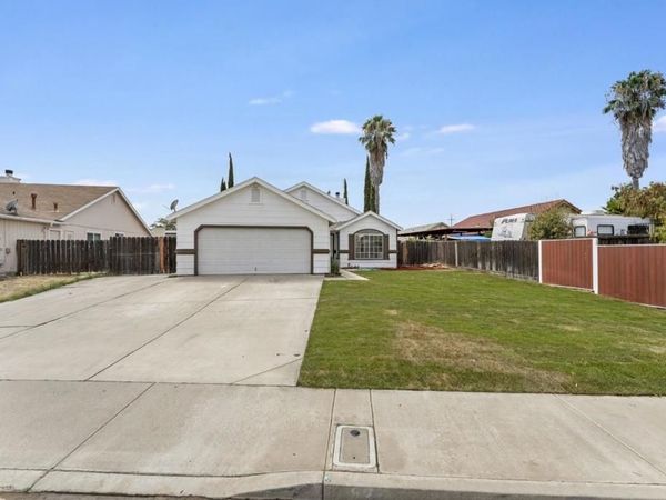 527 Park Warren Drive , Los Banos, CA 93635
