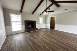 108 Columbia Drive photo 4