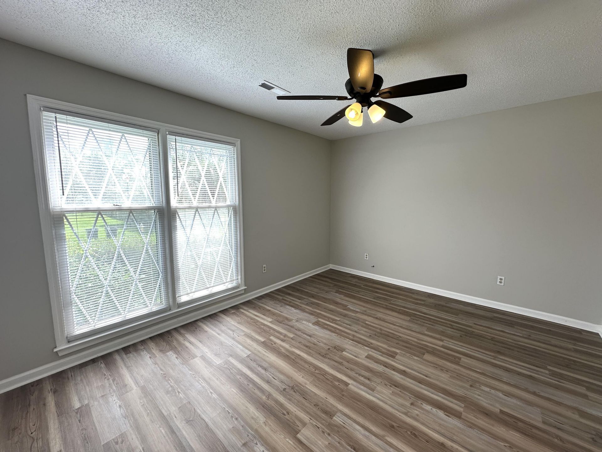 108 Columbia Drive Photo 5