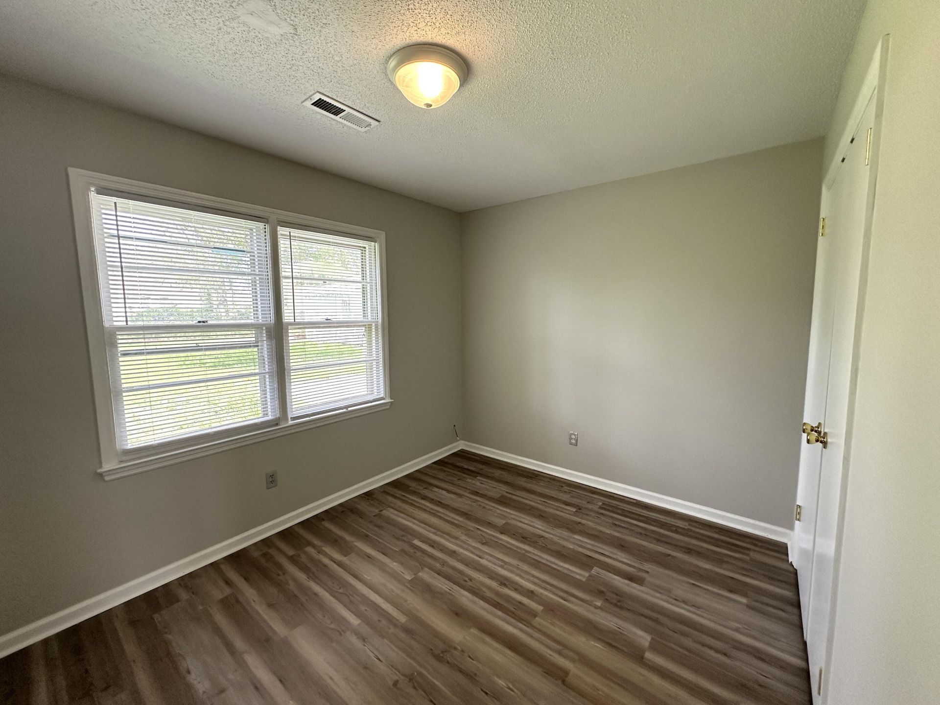 108 Columbia Drive Photo 7