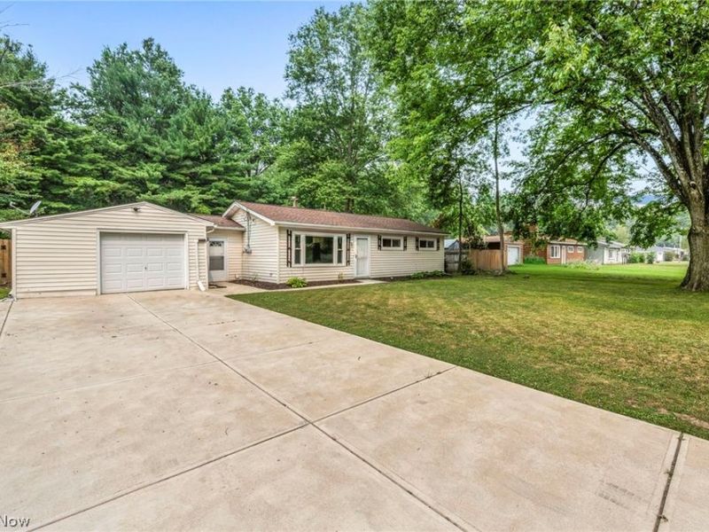 14554 Plum Creek Drive, Columbia Station, OH 44028 Photo 3