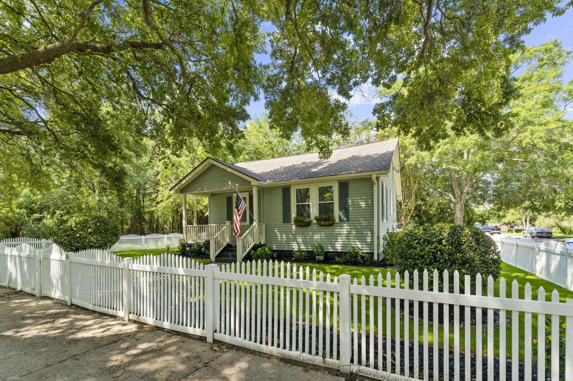 1 10th Avenue Photo 4