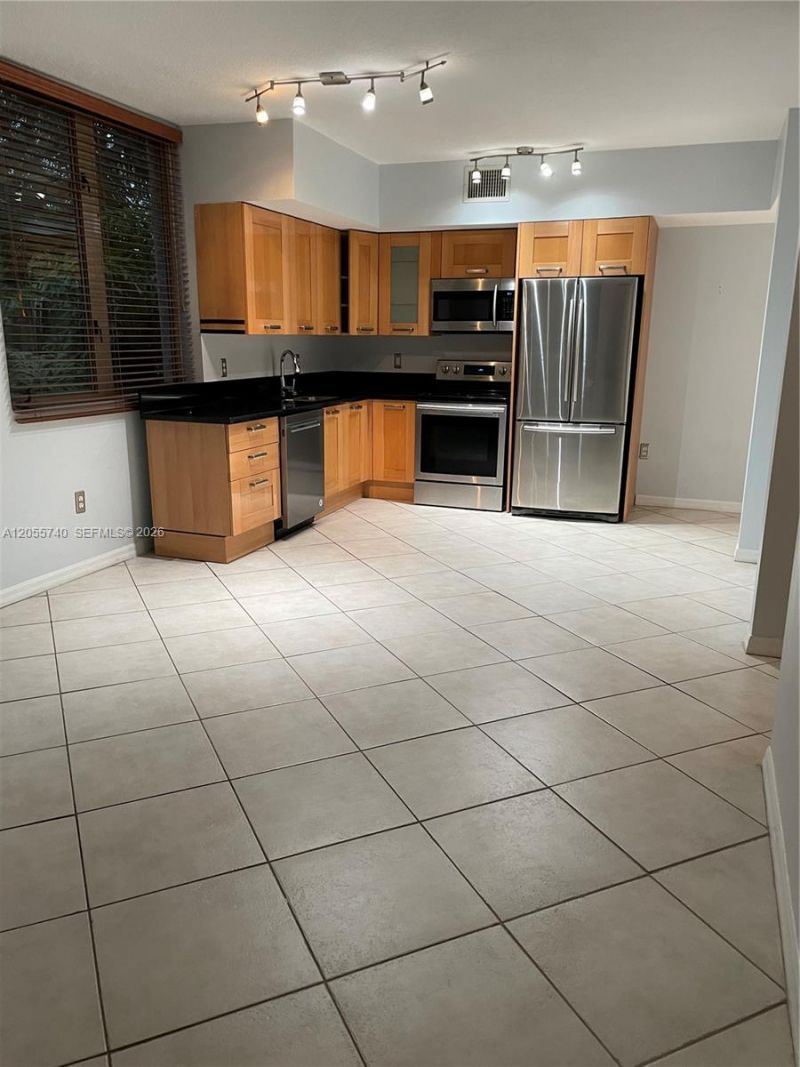 2630 SW 28th St , Unit 33, Miami, FL 33133 Photo
