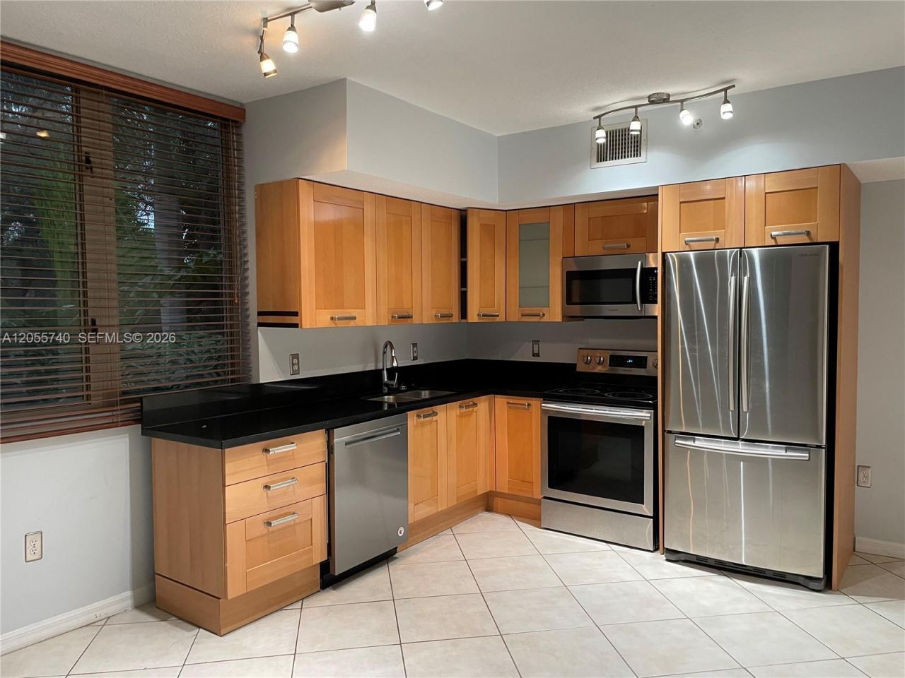 2630 SW 28th St , Unit 33, Miami, FL 33133 Photo