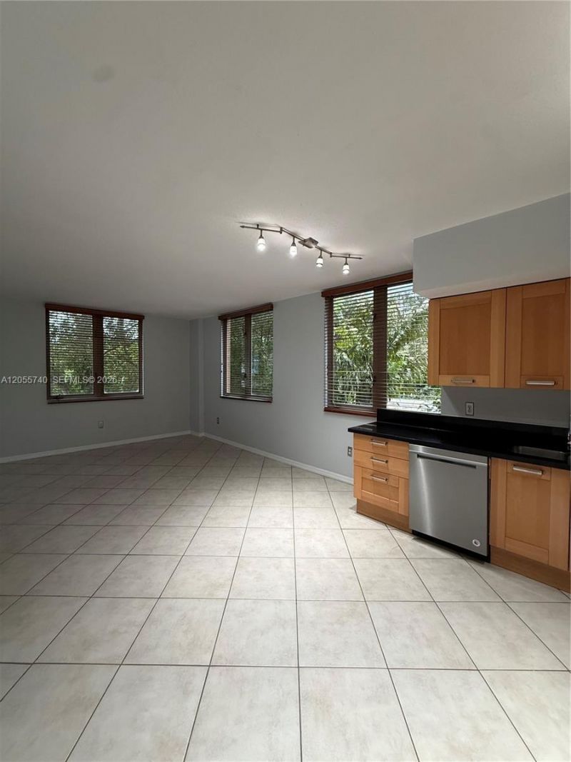 2630 SW 28th St, Unit 33, Miami, FL 33133 Photo