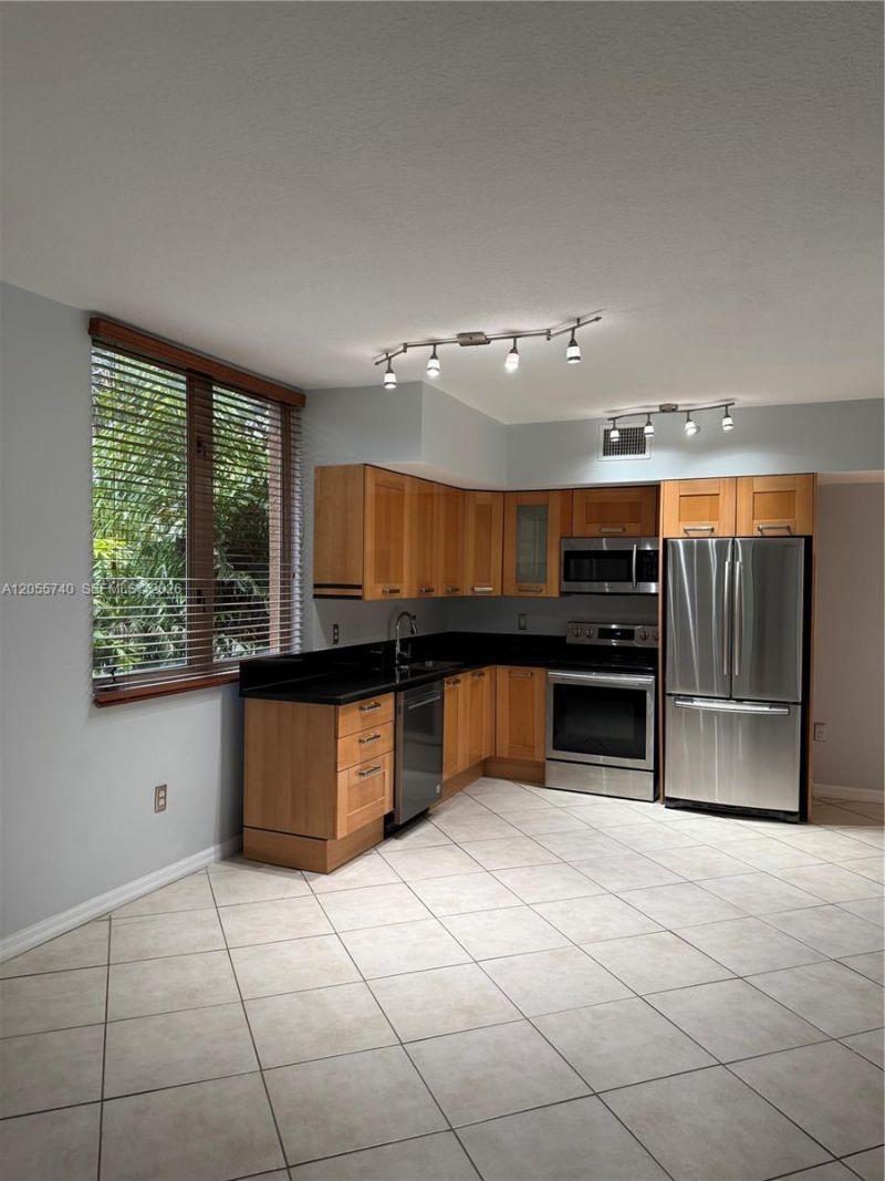 2630 SW 28th St, Unit 33, Miami, FL 33133 Photo