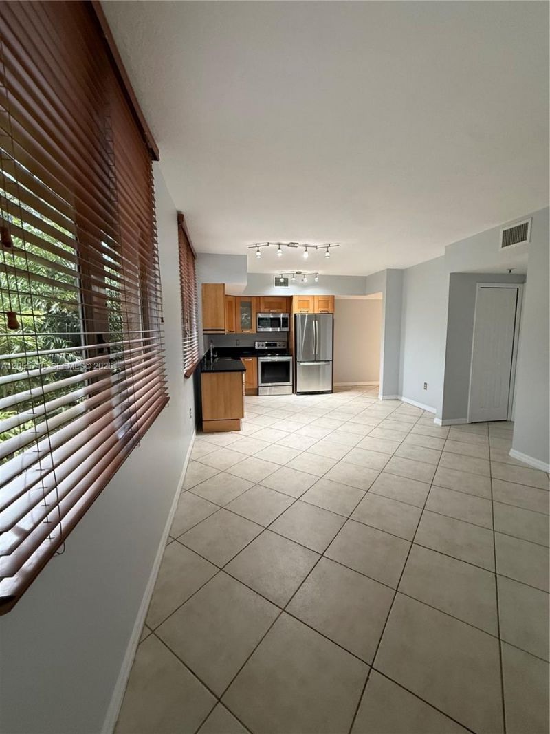 2630 SW 28th St, Unit 33, Miami, FL 33133 Photo