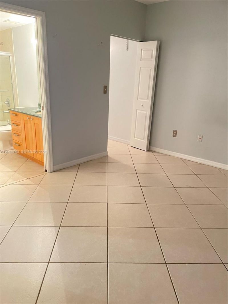 2630 SW 28th St, Unit 33, Miami, FL 33133 Photo