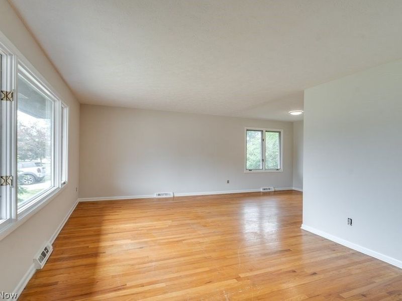 4304 Tamarack Drive, Parma, OH 44134 Photo 6