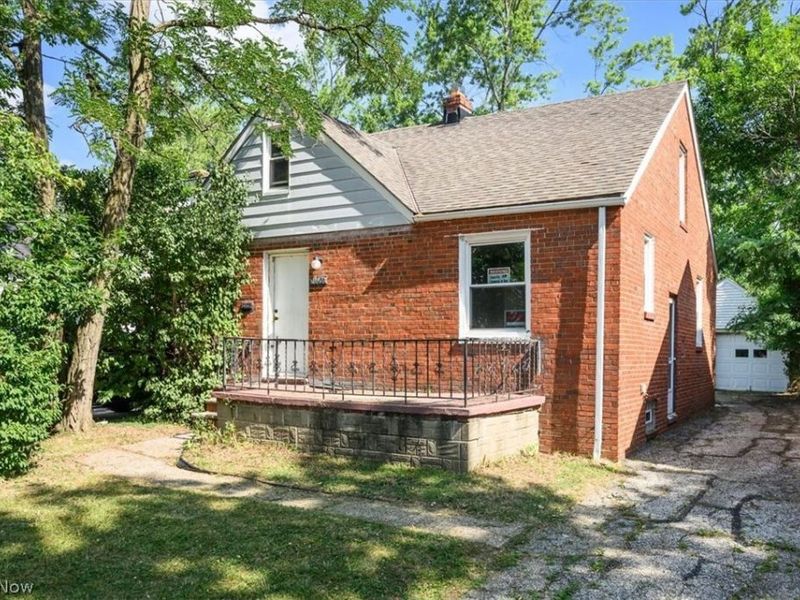 21603 Libby Road, Maple Heights, OH 44137 Photo 2