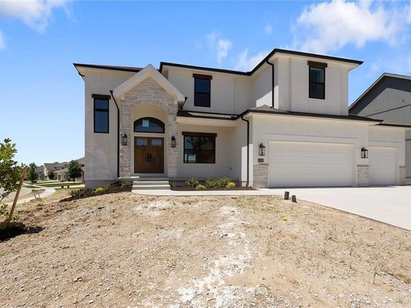 5518 NW Thousand Oaks Drive, Parkville, MO 64152