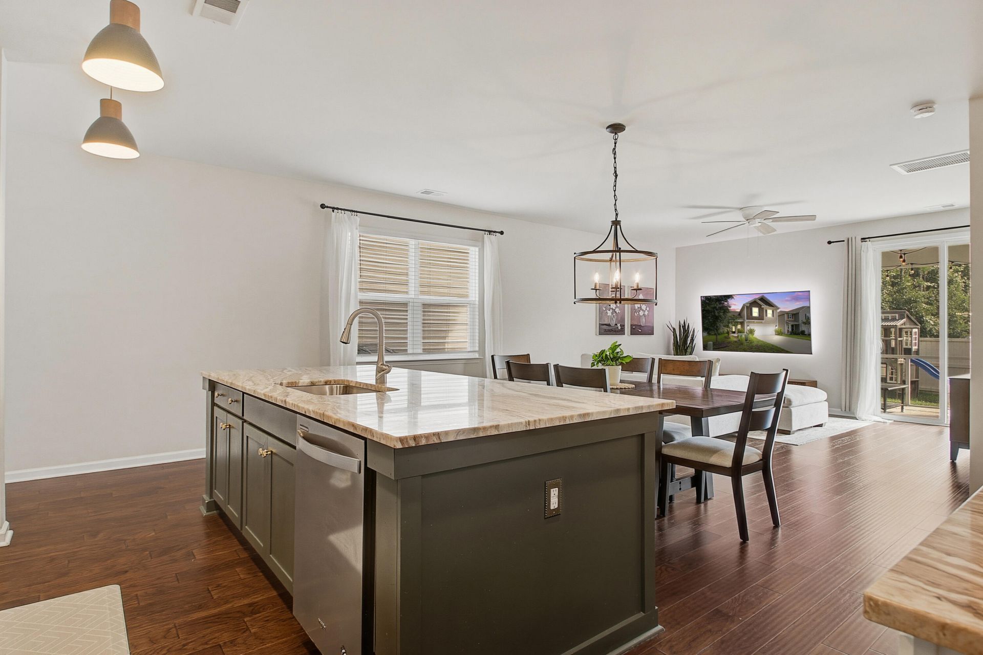 3818 Sawmill Court Photo 8