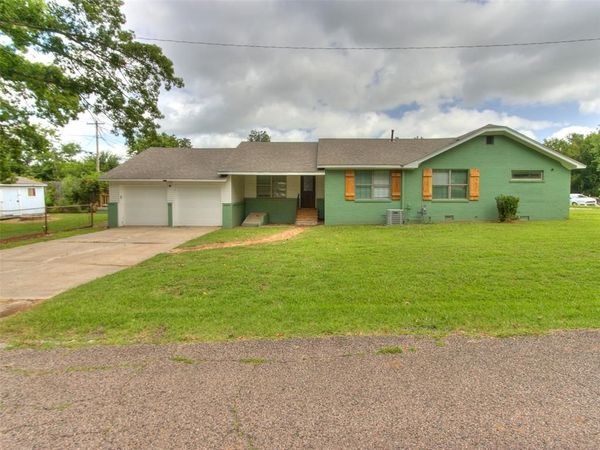 1702 N Market Avenue, Shawnee, OK 74804