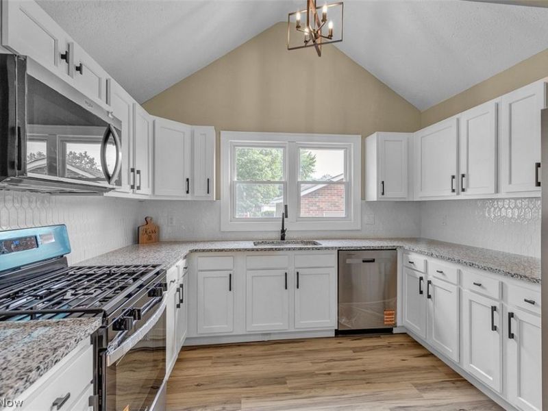 1904 E 34th Street, Lorain, OH 44055 Photo 9