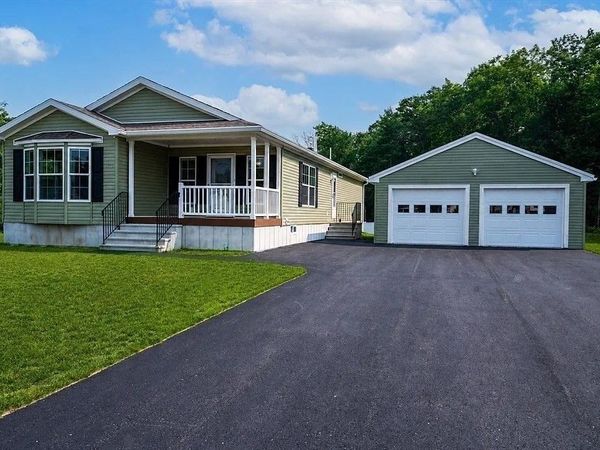 102 Topaz Terrace, Gardner, MA 01440