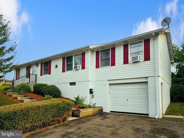 20 RICKEY DRIVE, HANOVER, PA 17331