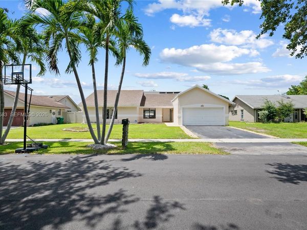 8311 NW 51st Ct , Lauderhill, FL 33351
