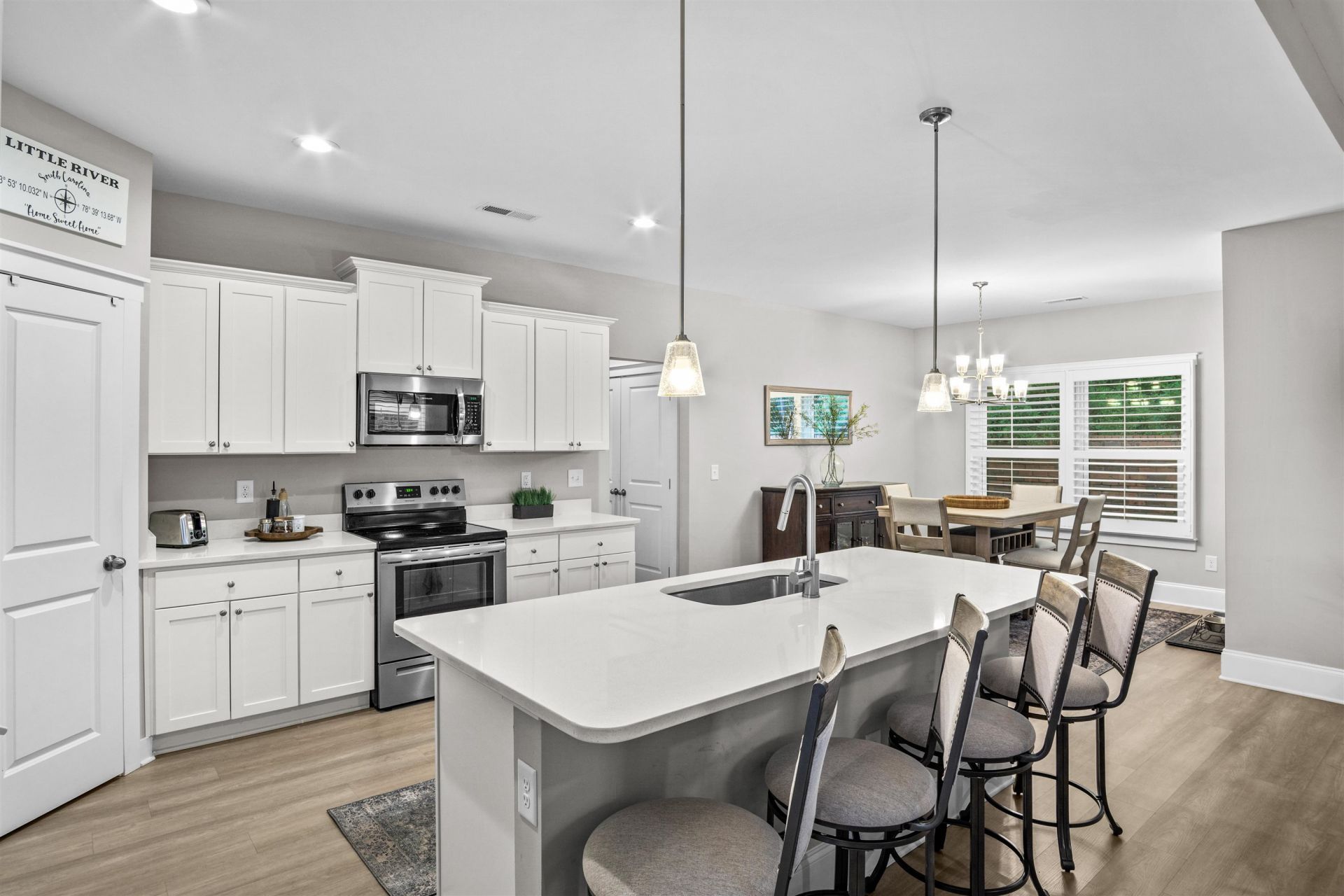 3251 Hermitage Dr.  Photo 4