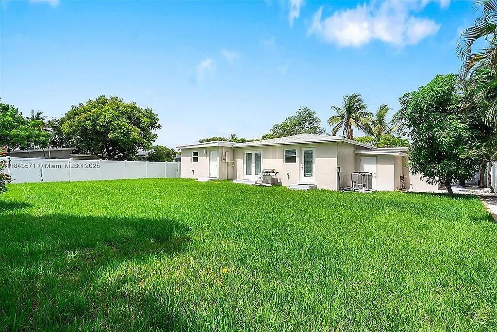 2001 N 22nd Avenue, Hollywood, FL 33020 Photo