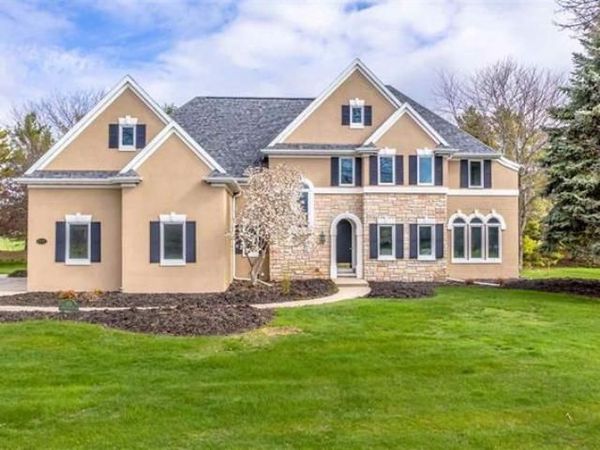 1111 HUNTINGTON WAY, Suamico, WI 54173