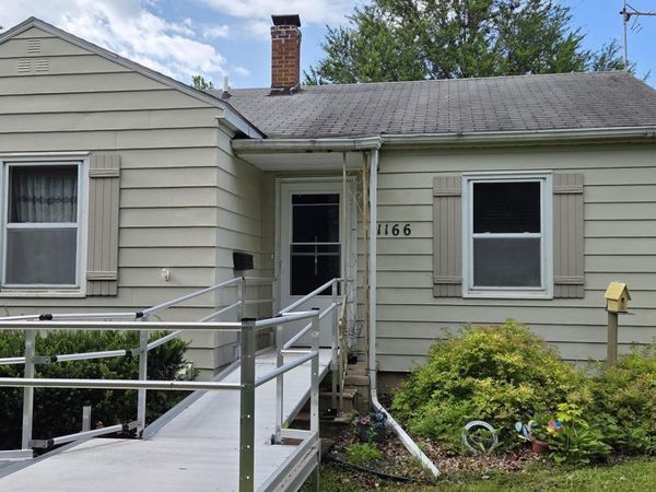 1166 Easton Avenue, Waterloo, IA 50702