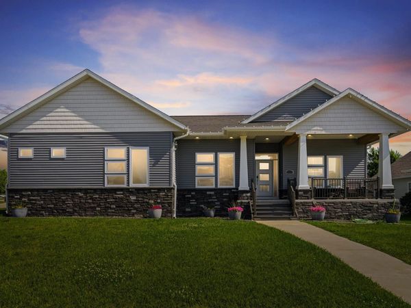 600 Jefferson Rd , Center Point, IA 52213