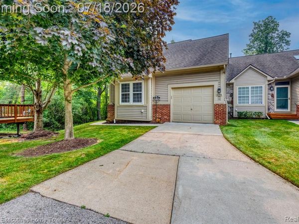 41993 Arrowhead Drive, Novi, MI 48377