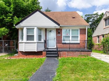 9037 Longacre Street, Detroit, MI 48228