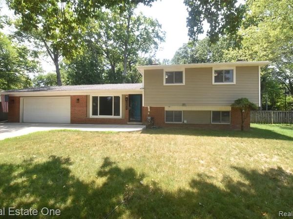 2571 Red Arrow Drive, Commerce Twp, MI 48382