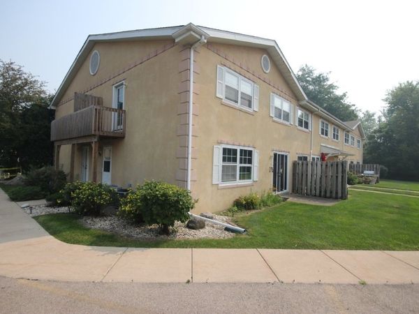 1142 GREENWOOD Circle , Woodstock, IL 60098