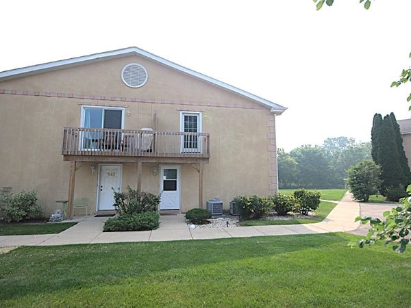 1142 GREENWOOD Circle , Woodstock, IL 60098