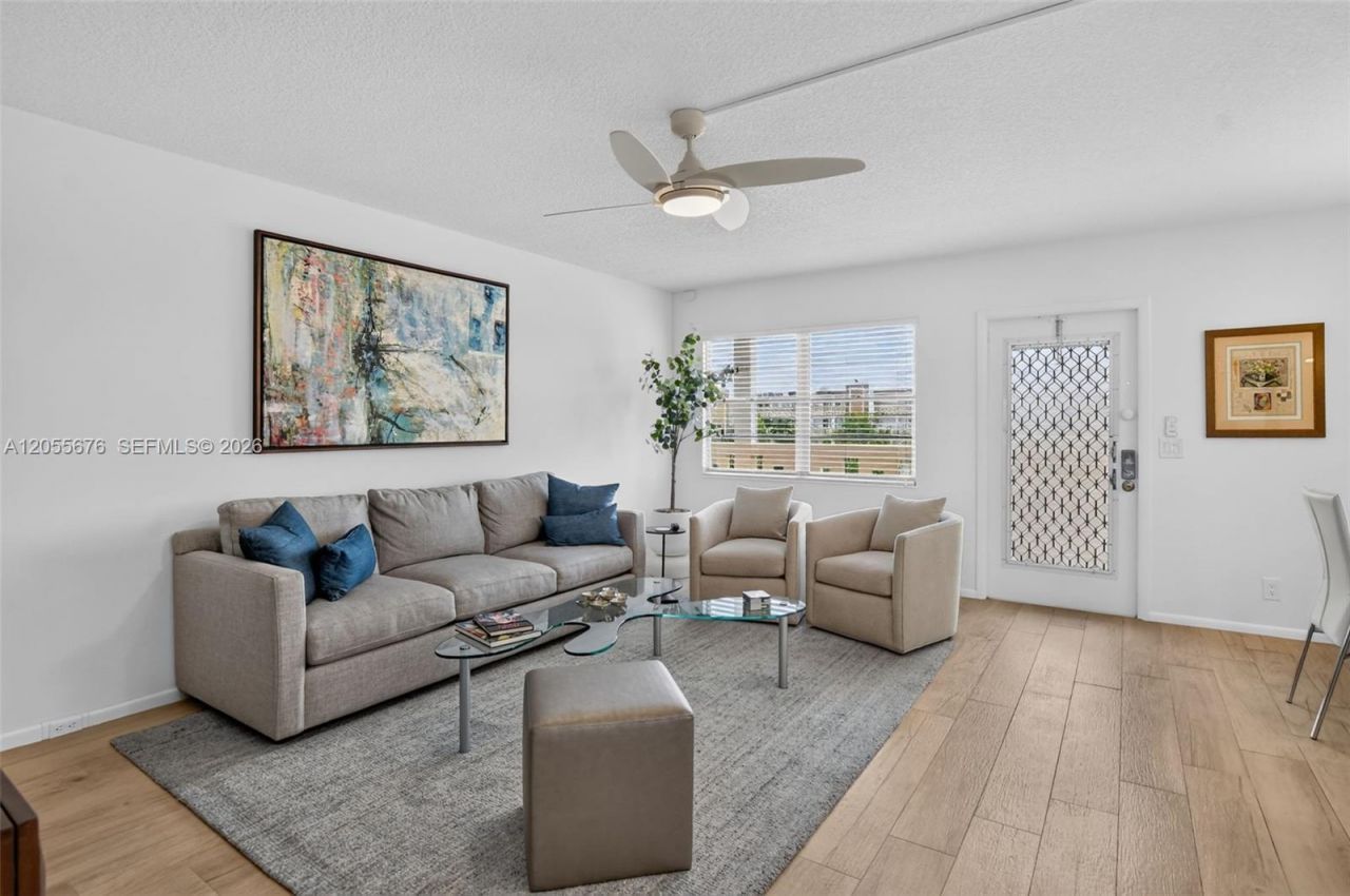 3052 Guildford C , Unit 3052, Boca Raton, FL 33434 Photo