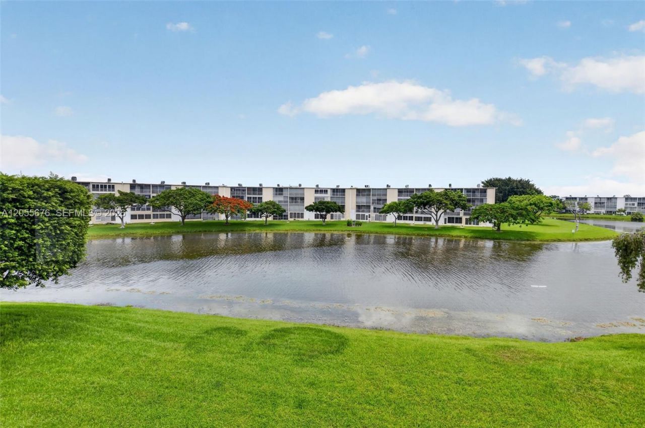 3052 Guildford C , Unit 3052, Boca Raton, FL 33434 Photo