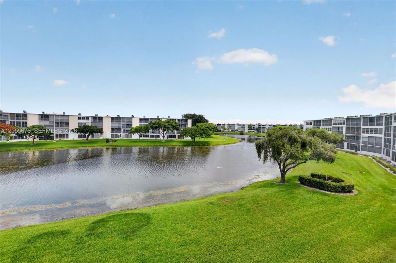 3052 Guildford C , Unit 3052, Boca Raton, FL 33434 Photo