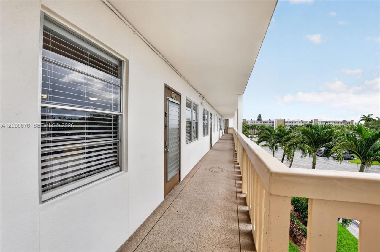 3052 Guildford C , Unit 3052, Boca Raton, FL 33434 Photo