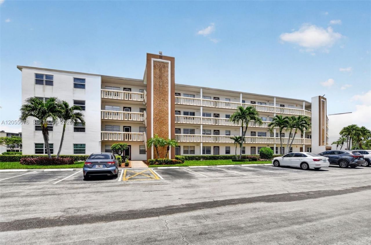 3052 Guildford C , Unit 3052, Boca Raton, FL 33434 Photo