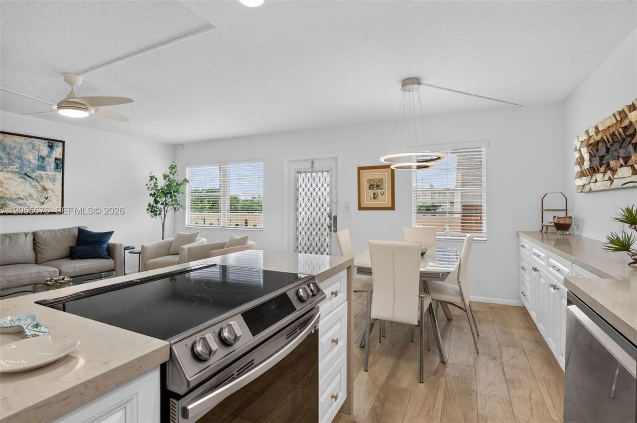 3052 Guildford C , Unit 3052, Boca Raton, FL 33434 Photo