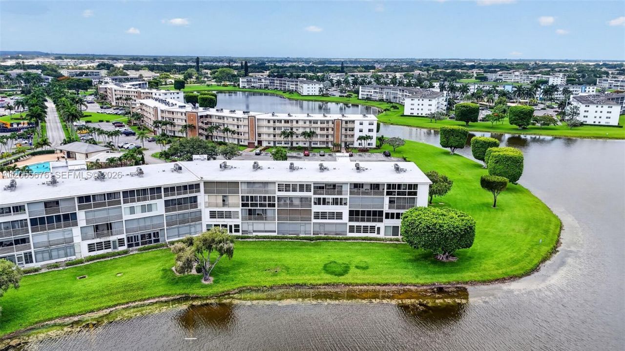 3052 Guildford C , Unit 3052, Boca Raton, FL 33434 Photo